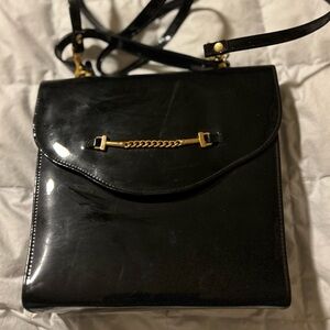 Sleek Black Crossbody Bag with Adjustable Strap
